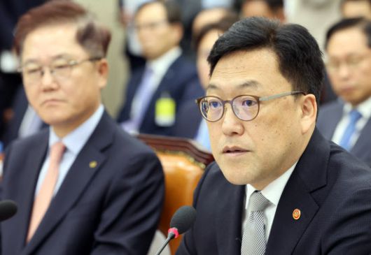 [이데일리 노진환 기자] 김병환 금융위원장이 10일 오전 서울 여의도 국회에서 열린 정무위원회의 금융위원회, 한국산업은행, 중소기업은행 등에 대한 국정감사에 출석해 질의에 답변하고 있다.