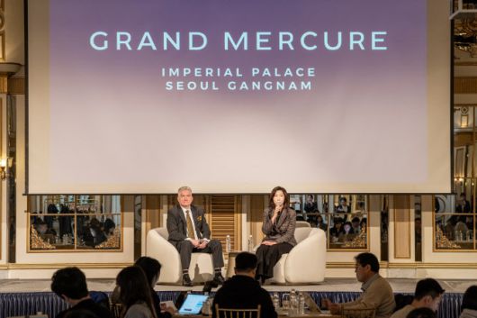 빈센트 르레이 운영총괄사장(사진 오른쪽), 김경림 총지배인