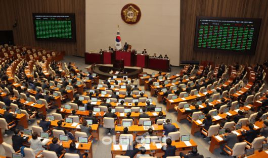 12일 오후 국회 본회의에서 ‘윤석열 대통령 배우자 김건희의 주가조작 사건 등의 진상규명을 위한 특별검사 암명등에 관한 법률안’이 통과되고 있다. (사진=방인권 기자)
