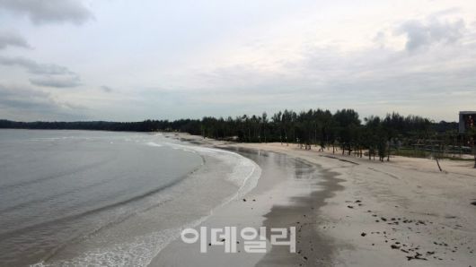 인도네시아 빈탄 북쪽 해안에 위치한 빈탄리조트는 라고이 해변을 끼고 고급리조트 등이 들어서 있다.