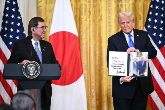 7일(현지시간) 미 백악관에서 정상회담을 진행하고 공동 기자회견을 진행한 도널드 트럼프 미국 대통령(오른쪽)과 이시바 시게루 일본 총리.(사진=AFP)