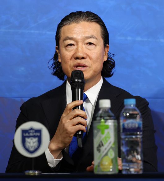 김판곤 울산 HD 감독이 5일 서울 종로구 축구회관에서 열린 2024-25 아시아축구연맹 챔피언스리그(ACL) 참가 K리그 4개팀 미디어데이에서 각오를 밝히고 있다. 사진=연합뉴스