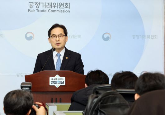 한기정 공정거래위원장이 17일 정부세종청사 공정위 기자실에서 2월 출입기자단 간담회를 열고 있다.(사진=연합뉴스)
