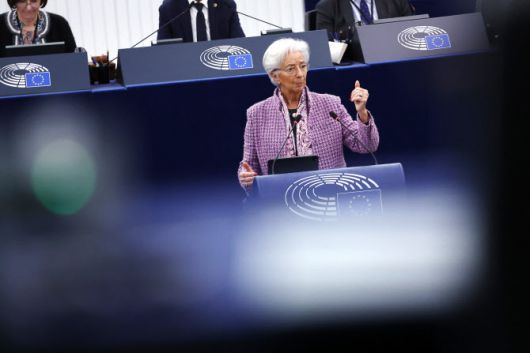 2월 10일 프랑스에서 크리스틴 라가르드 유럽중앙은행(ECB) 총재가 유럽 의회에 ECB의 2024년 연례 보고서를 제출하며 연설하고 있다.(사진=AFP)
