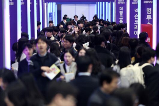 19일 서울 서초구 aT센터에서 ‘2025 대한민국 채용박람회’가 열리고 있다. (사진=연합뉴스)