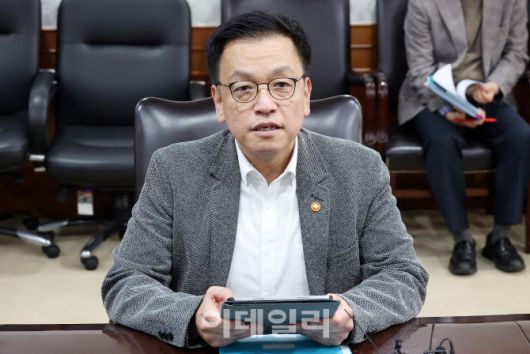 최상목 경제부총리 겸 기획재정부 장관이 지난달 30일서울 종로구 정부서울청사에서 열린 긴급현안 관련 경제관계장관간담회에서 모두발언을 하고 있다. (사진=방인권 기자)