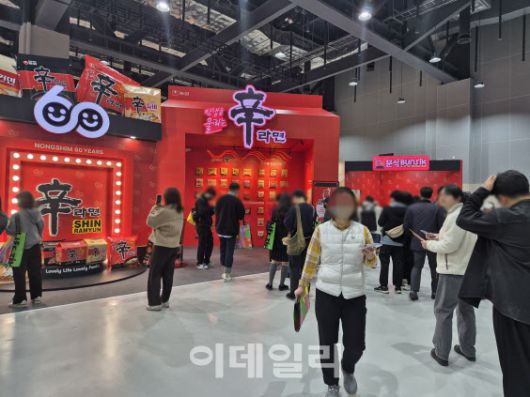 4일 오전 서울 강서구 코엑스 마곡에서 열린 라면박람회장 농심 부스.
