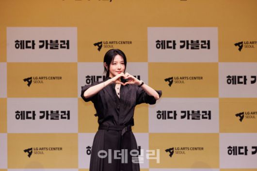 연극 ‘헤다 가블러’ 주연 배우 이영애(사진=LG아트센터)