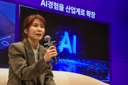 김채희 KT 미디어부문장(전무)가 16일 서울 강남구 안다즈 서울 강남 호텔에서 열린 기자간담회에서 발언하고 있다.(사진=KT)