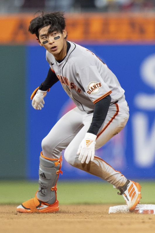 샌프란시스코 자이언츠 이정후가 우측 안타를  때린 뒤 전력 질주로 2루에서 세이프되고 있다. 사진=AP PHOTO