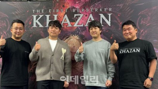 (왼쪽부터) 이규철 네오플 아트 디렉터, 윤명진 대표, 이준호 크리에이티브 디렉터, 박인호 테크니컬 디렉터