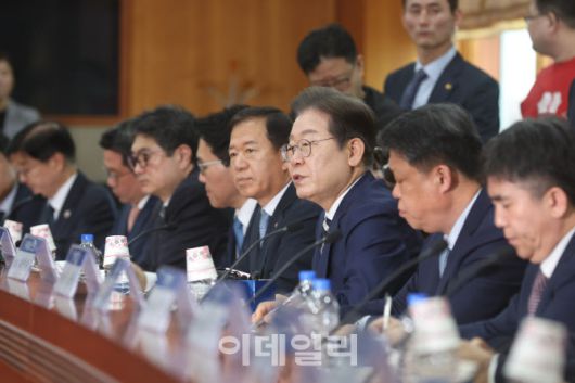 이재명 더불어민주당 대선 경선 후보가 21일 서울 여의도 금융투자협회에서 열린 자본시장 활성화를 위한 정책간담회에서 발언하고 있다. 이날 이 후보는 “코리아 디스카운트를 해소해 코스피 5000 시대를 열겠다”고 약속했다.[이데일리 이영훈 기자]