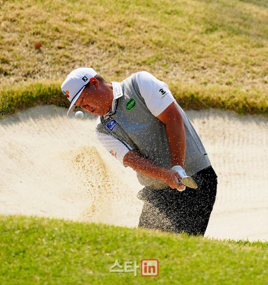 임성재가 16번홀에서 벙커샷을 하고 있다. (사진=이데일리 골프in 김상민 기자)