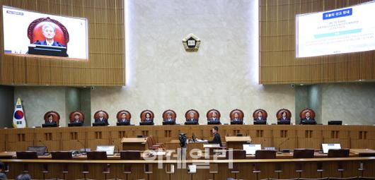 조희대 대법원장을 비롯한 대법관들이 지난달 20일 오후 서울 서초구 대법원 대법정에서 열린 강간치상 미수 논란 여부에 대한 전원합의체 선고를 위해 자리에 앉아있다. (사진=뉴스1)