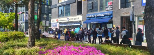 서울 강서구 마곡동 T월드 매장 앞 유심교체 대기 인파(사진=독자제공)