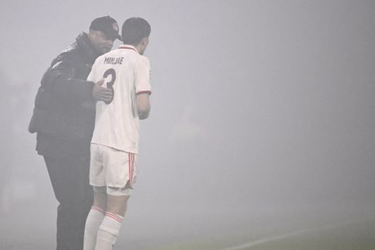 뱅상 콩파니 감독과 김민재. 사진=AFPBB NEWS