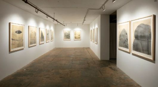 미국 뉴욕 키 스미스 갤러리에서 연 은희상 작가 전시회의 모습. 사진은 한지에 인화해 독특한 질감을 드러낸 게 주목을 받았다.