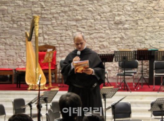 성 아우구스티노 수도회 한국지부가 공개한 레오 14세 신임 교황의 과거 방한 당시 모습(사진=성 아우구스티노 수도회 한국지부)