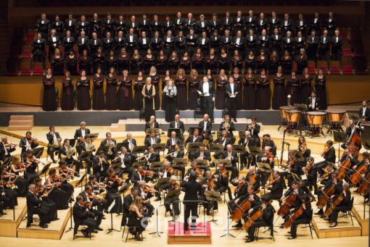 정명훈 지휘자와 라 스칼라 오케스트라와 합창단의 2016년 8월 롯데콘서트홀 개관 시리즈 공연 장면. (사진=롯데문화재단)
