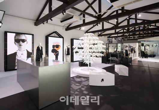 서울 성수동 칼 라거펠트 팝업 내부 전경 (사진=한전진 기자)