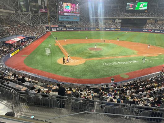 2025 프로야구 KBO리그가 역대 최소 경기인 230경기 만에 400만 관중을 돌파했다. 사진=연합뉴스