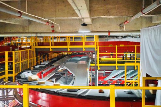 중국 베이징의 징둥 물류창고에서 택배 분류 시스템이 가동 중이다. (사진=징둥)