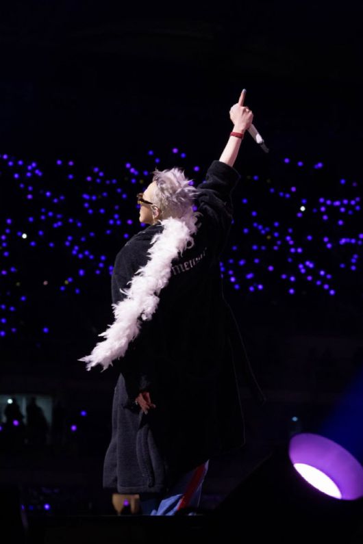 지드래곤 ‘위버맨쉬’ 공연의 한 장면(사진=갤럭시코퍼레이션)