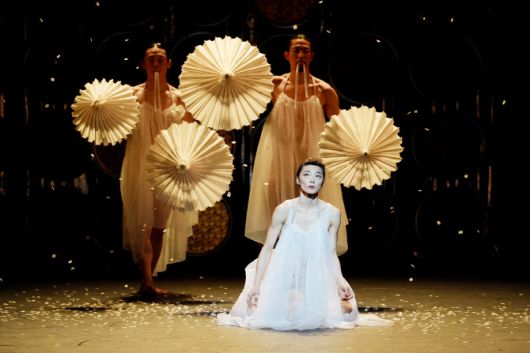 안은미컴퍼니의 신작 ‘동방미래특급’의 한 장면.(사진=안은미컴퍼니, 옥상훈)