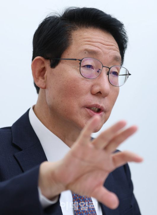 [이데일리 노진환 기자] 김상훈 국민의힘 정책위의장이 5일 서울 여의도 국회에서 이데일리와 인터뷰를 하고 있다.