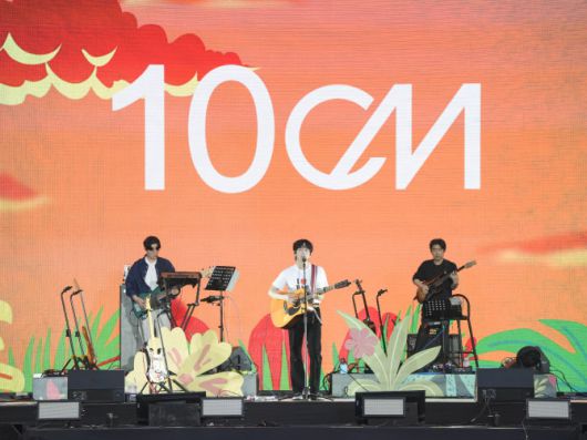 ‘2025 위버스콘 페스티벌’에 출연한 십센치(사진=하이브)