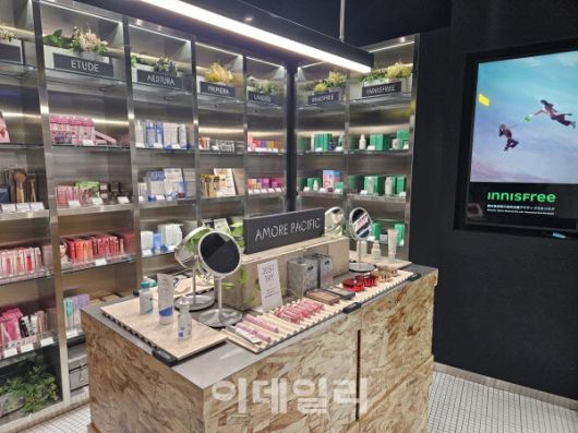 시부야 마츠모토키요시 2호점 3층에 배치된 아모레퍼시픽 전용 공간. (사진=김정유 기자)