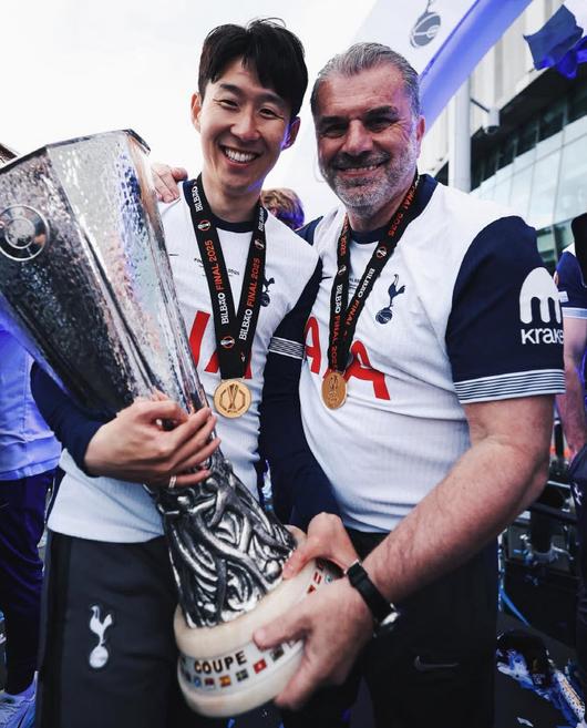 손흥민과 포스테코글루 감독. 사진=손흥민 SNS