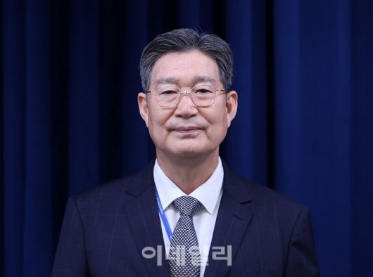 새정부 초대 민정수석에 임명된 오광수 변호사가 8일 서울 용산구 대통령실 청사에서 열린 수석급 인선 발표 브리핑에 참석하고 있다. (사진=뉴스1)
