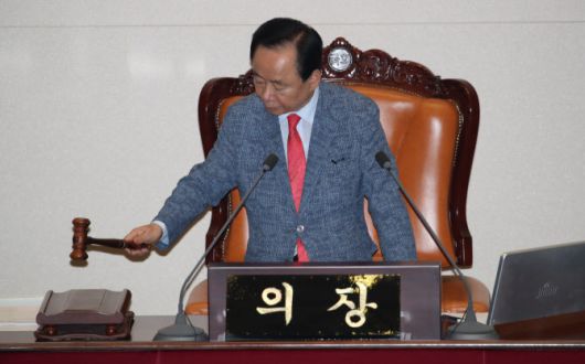 2020년 5월 이주영 국회부의장이 본회의에 안건을 상정하고 있다.(사진=연합뉴스)