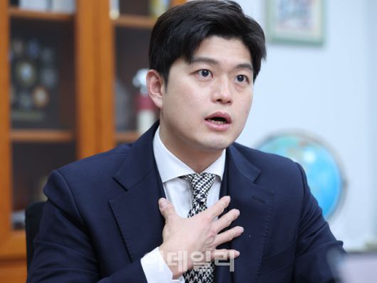 [이데일리 노진환 기자] 김용태 국민의힘 의원이 16일 서울 여의도 국회 의원회관에서 이데일리와 인터뷰를 하고 있다.