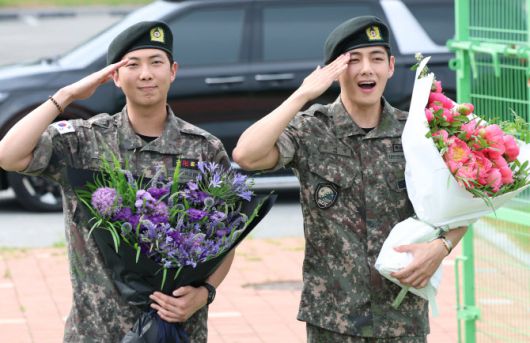 방탄소년단 RM(왼쪽)과 뷔(사진=뉴스1)