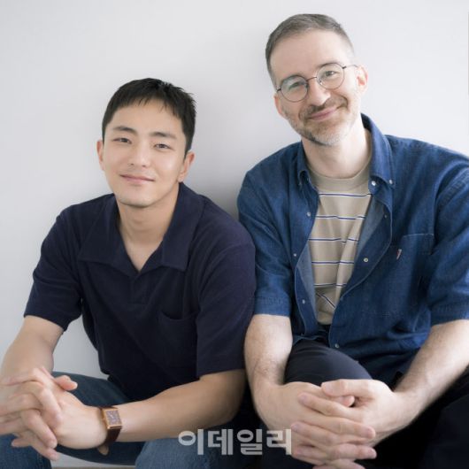 뮤지컬 ‘어쩌면 해피엔딩’을 합작한 박천휴(왼쪽)와 윌 애런슨(사진=NHN링크)