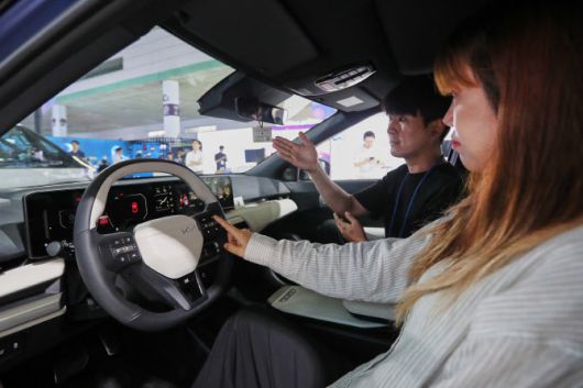 기아 EV4의 AI 어시스턴트 체험. (사진=현대차그룹)