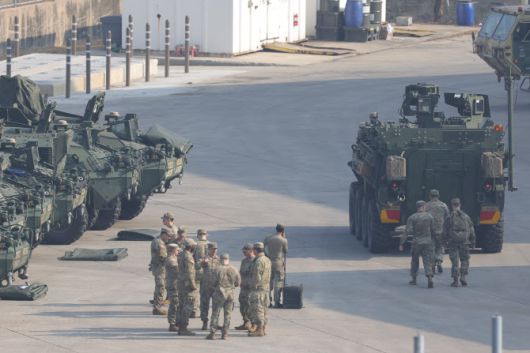 한미연합연습 ‘자유의 방패’(FS·Freedom Shield) 연습이 시작된 지난 3월 10일 경기도 동두천시 주한미군 기지에서 스트라이커 장갑차가 대기하고 있다. [연합뉴스 제공]