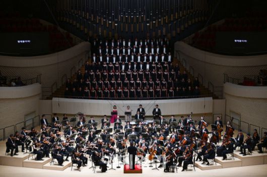 지난 20일 부산 부산진구 부산콘서트홀에서 열린 개관공연 ‘하나를 위한 노래’ 중 베토벤 교향곡 9번 ‘합창’의 공연 장면. (사진=클래식부산)