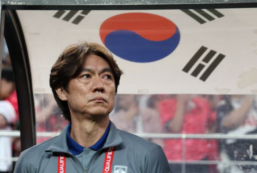 지난 10일 서울월드컵경기장에서 열린 2026 북중미 월드컵 아시아 3차 예선 최종전 한국과 쿠웨이트의 경기. 홍명보 한국 감독이 경기 시작을 기다리고 있다. 사진=연합뉴스