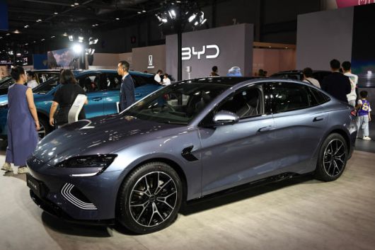 13일(현지시간) 홍콩에서 열린 국제 자동차 엑스포에 전시된 비야디 차량. (사진=AFP)