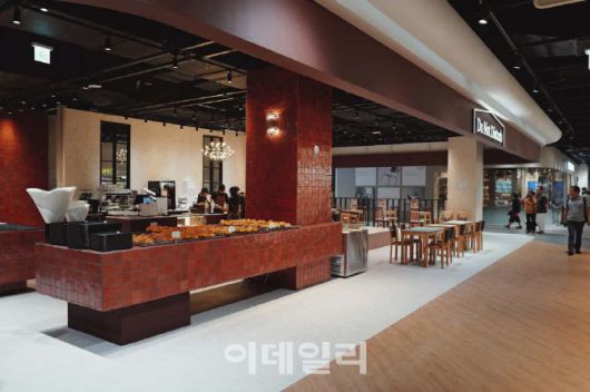 스타필드 마켓 킨텍스점 2층에 위치한 경북지역 유명 베이커리 ‘두낫디스터브’. (사진=김정유 기자)