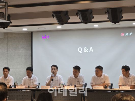 LGU+가 26일 LG서울역빌딩에서 ‘보안 기술 설명회’를 개최하고 Q&A를 하고 있다.(좌측부터)한영섭 AI테크랩장, 이진혁 익시오개발테스크장(상무), 전병기 LGU+ AX기술그룹장, 홍관희 정보보안센터 전무, 최윤호 AI Agent추진그룹장(상무),이석영 모바일Agent트라이브 담당(사진=윤정훈 기자)