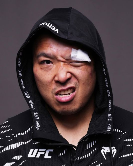 경기 중 입은 눈 부상을 딛고 UFC 개인 통산 아홉번째 승리를 따낸 박준용. 사진=UFC