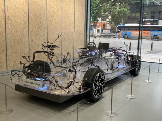 현대차·기아 ‘UX 스튜디오 서울’의 SDV 존에 설치된 현대차그룹 E&E(전기·전자) 아키텍처 (사진=정병묵 기자)