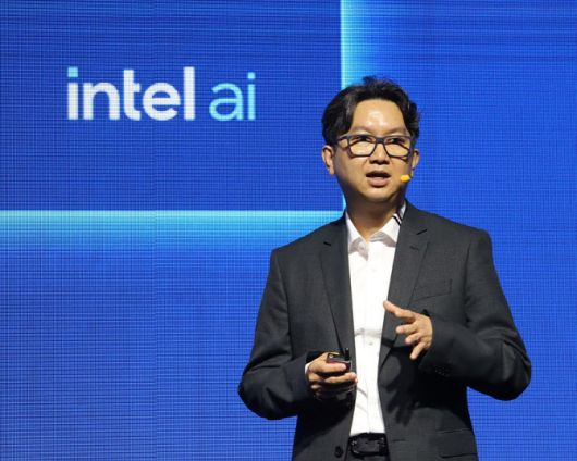 정우석 SK하이닉스 부사장이 을 주제로 발표하고 있다.