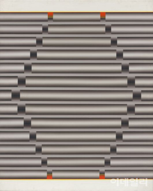 이승조의 ‘핵 G-99’(1968). ‘미술의 핵심’이란 뜻으로 쓴 연작명 ‘핵’은 작가 일생 화업을 지탱한 기둥이다. 1967년 최초의 ‘핵’을 발표하고 4개월쯤 지나 10번째 ‘핵’ 연작에 처음 나온 원통은 이내 작가의 주요 조형언어가 됐다. 당시 국내 화단의 앵포르멜로 대표되는 ‘뜨거운 추상’에 대적할 ‘차가운 추상’의 등장이었다. 지난 6월 26일 국립현대미술관 과천에서 개막한 ‘MMCA 과천 상설전: 한국근현대미술Ⅱ’에 걸렸다. 캔버스에 유화 물감, 162×130.5㎝. 국립현대미술관 소장.