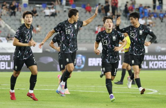 11일 경기도 용인미르스타디움에서 열린 2025년 동아시아축구연맹(EAFF) E-1 챔피언십(동아시안컵) 남자부 2차전 한국과 홍콩의 경기. 골을 넣은 한국 강상윤이 기뻐하고 있다. 사진=연합뉴스