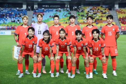 9일 수원월드컵경기장에서 열린 2025 동아시아축구연맹(EAFF) E-1 챔피언십(동아시안컵) 여자부 대한민국 대 중국 경기. 대한민국 대표팀 선수들이 기념촬영을 하고 있다. 사진=연합뉴스